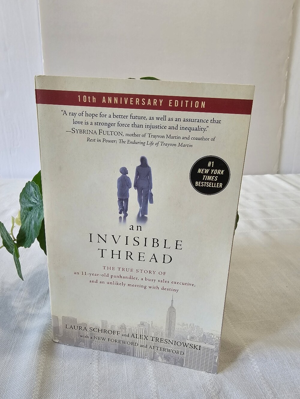 An Invisible Thread Paperback By Laura Schroff And Alex Tresniowski